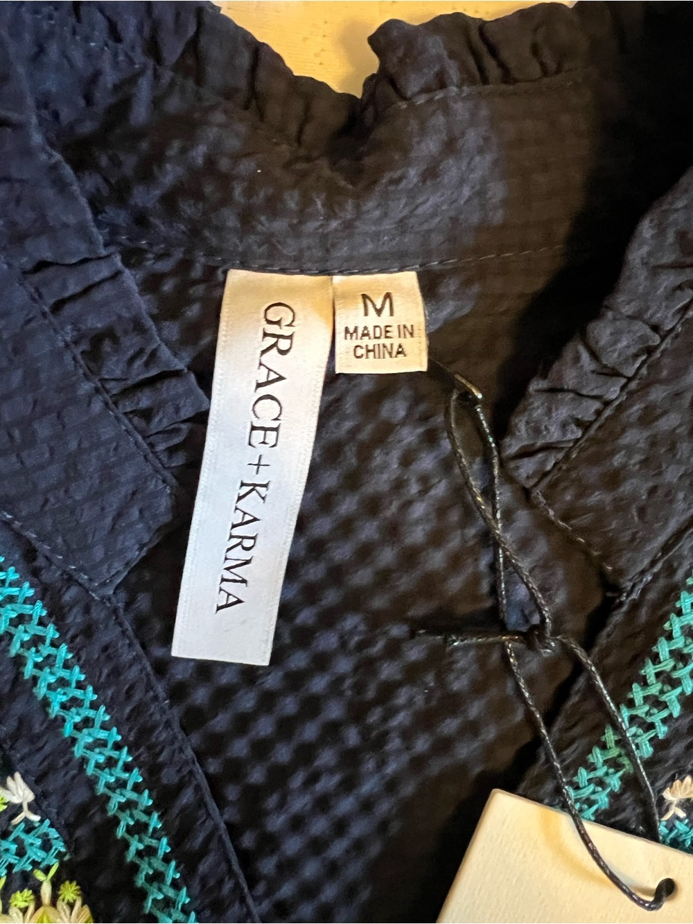 NWT Grace and Karma Navy Embroidered V-Neck Women’s Top size M (L102) - Picture 2 of 5